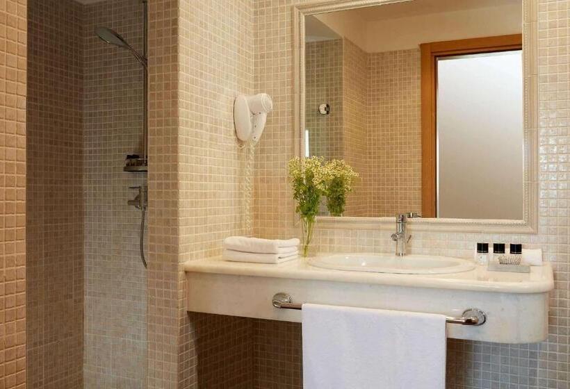 بنجلو عائلى, Barceló Hydra Beach