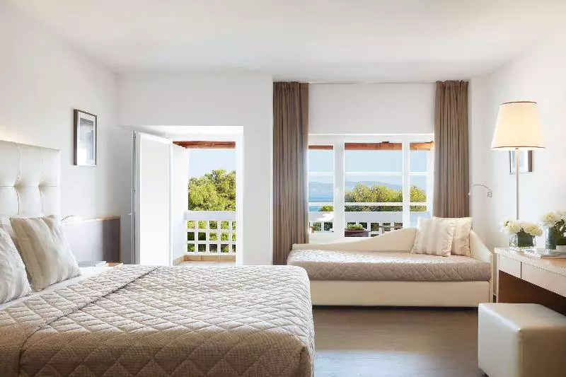 デラックスルーム, Hydra Beach Resort
