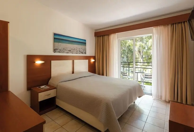 اتاق استاندارد با چشم‌انداز باغ, Canvas By Mitsis Messonghi