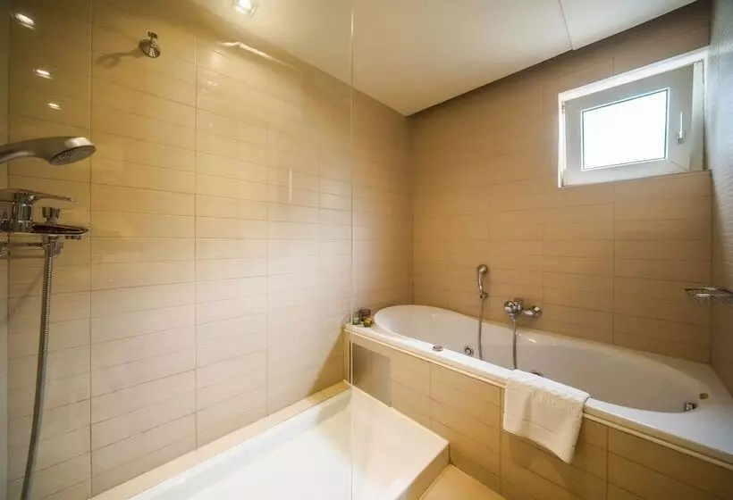 سوییت جونیور, Capsis Hotel Thessaloniki