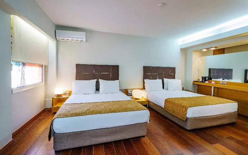 سوییت جونیور, Capsis Hotel Thessaloniki