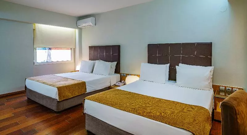 سوییت جونیور, Capsis Hotel Thessaloniki
