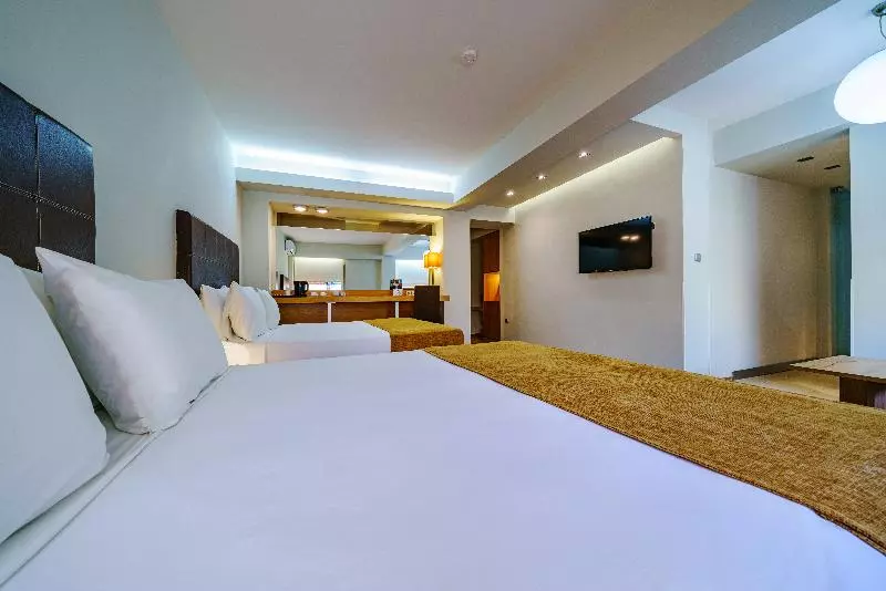 سوییت جونیور, Capsis Hotel Thessaloniki