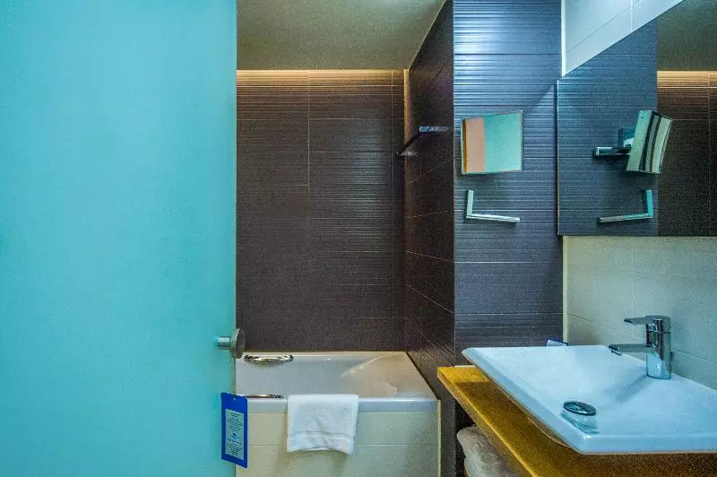 اتاق استاندارد سه نفره, Capsis Hotel Thessaloniki
