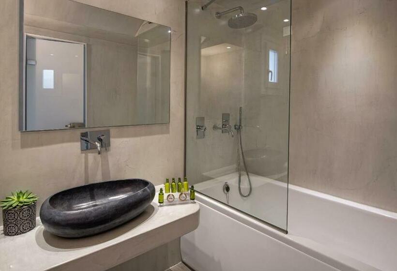 带按摩浴缸和海景的套房, Casa Vitae Suites