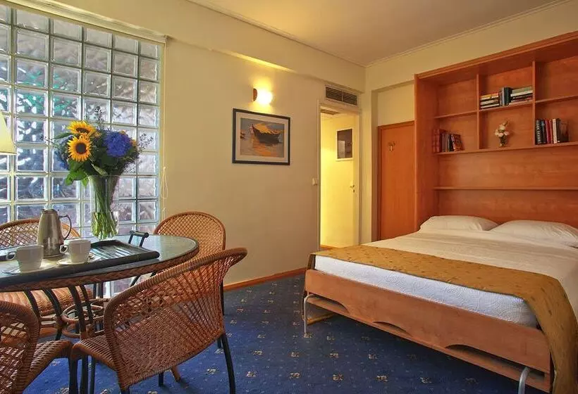 Chambre Familiale, Congo Palace