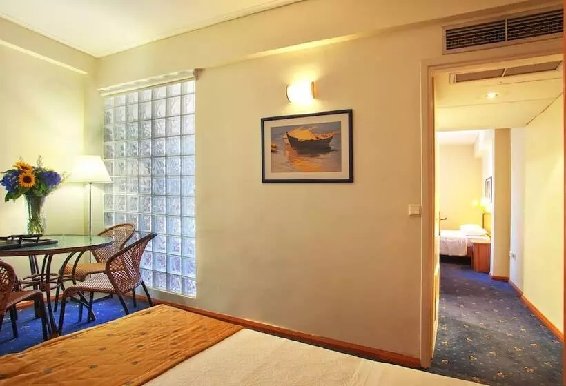 Chambre Familiale, Congo Palace