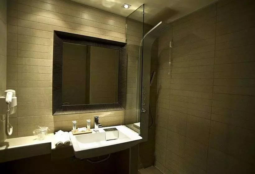Chambre Executive, Congo Palace