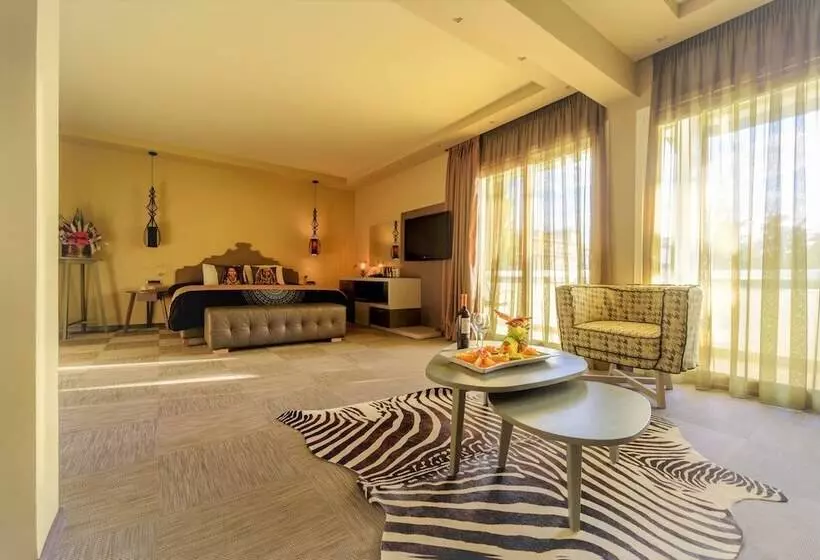 Suite Supérieure, Congo Palace
