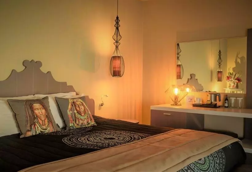 Suite Supérieure, Congo Palace