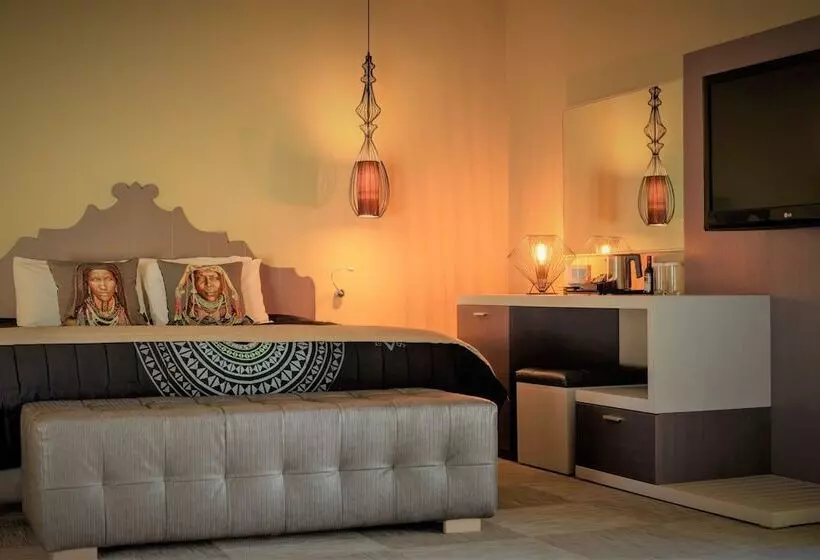 Suite Supérieure, Congo Palace