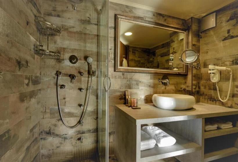 جناح سوبيريور, Congo Palace