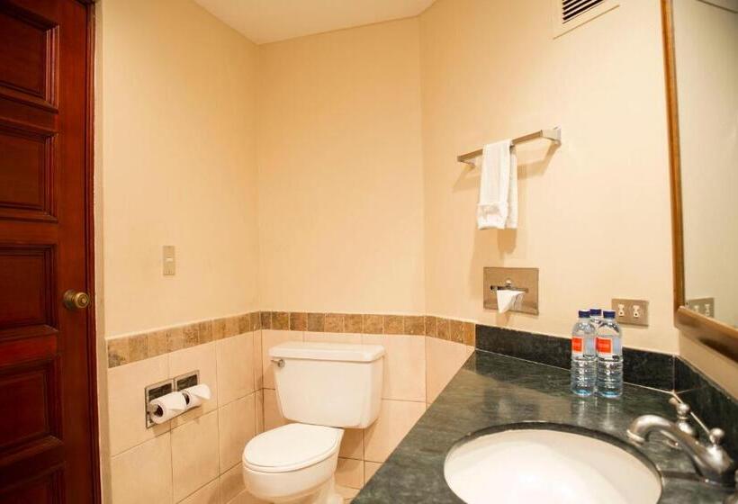 اتاق استاندارد سه نفره, Conquistador Hotel & Conference Center