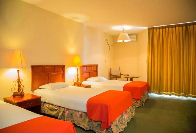 اتاق استاندارد سه نفره, Conquistador Hotel & Conference Center