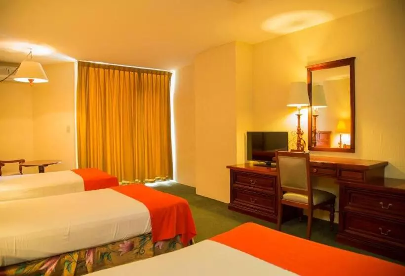 اتاق استاندارد سه نفره, Conquistador Hotel & Conference Center