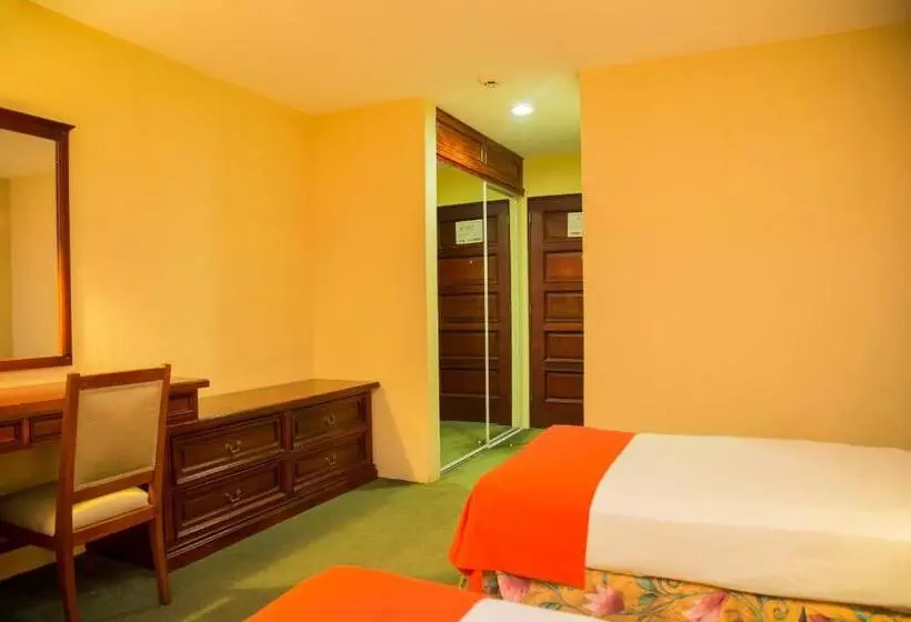 اتاق استاندارد سه نفره, Conquistador Hotel & Conference Center