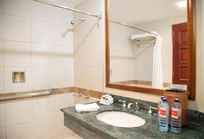 اتاق خانوادگی, Conquistador Hotel & Conference Center