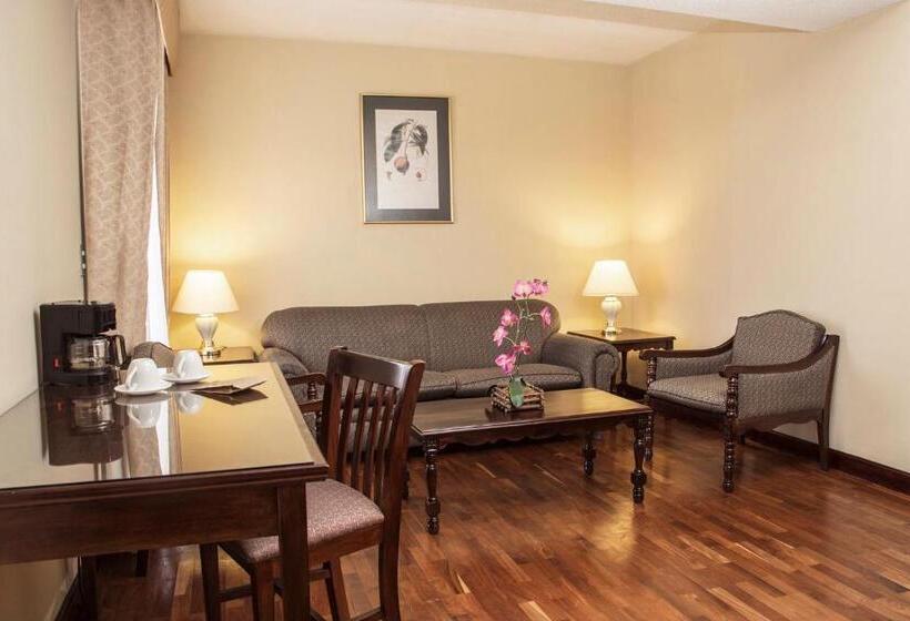 اتاق لوکس, Conquistador Hotel & Conference Center