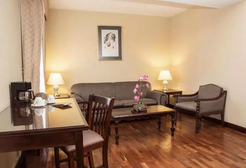 اتاق لوکس, Conquistador Hotel & Conference Center