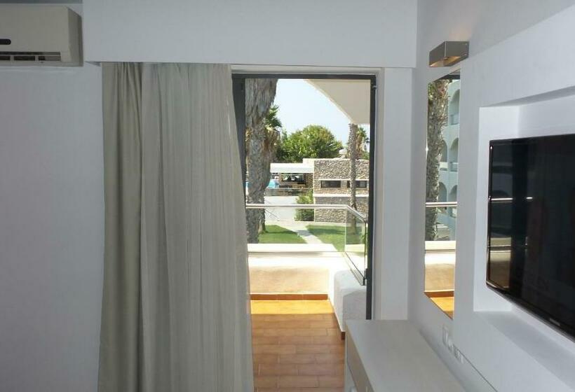 スタンダードシングルルーム, More Meni Cosmopolitan