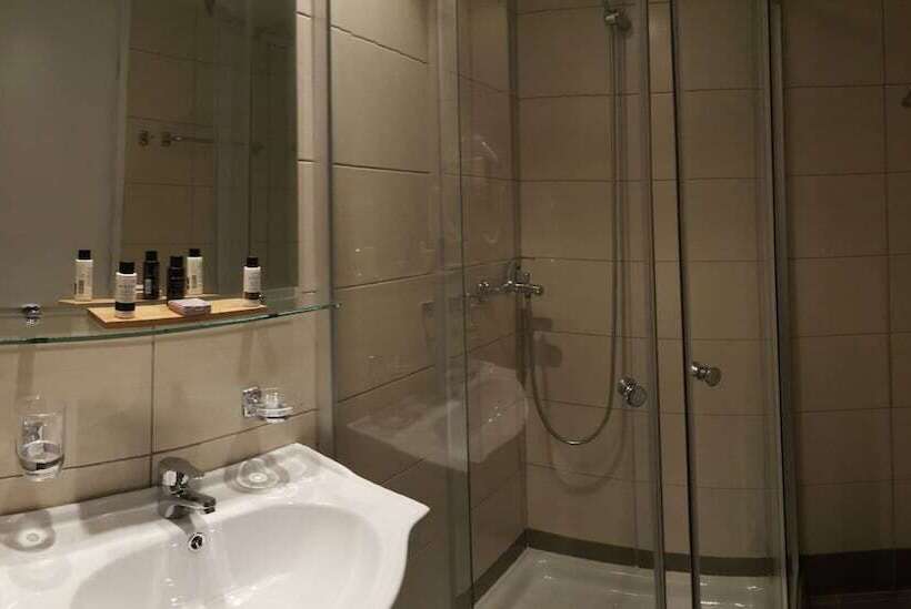 スタンダードシングルルーム, More Meni Cosmopolitan