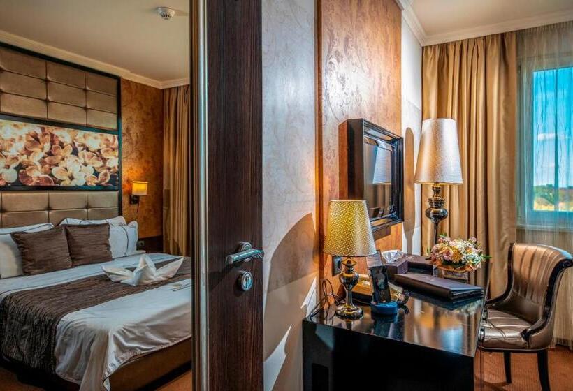 חדר קלאסי, Délibáb