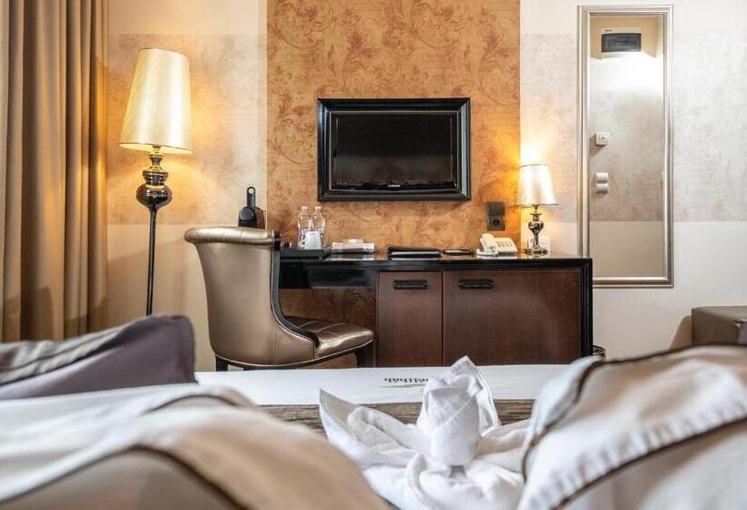 חדר קלאסי, Délibáb