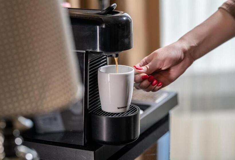 חדר קלאסי, Délibáb