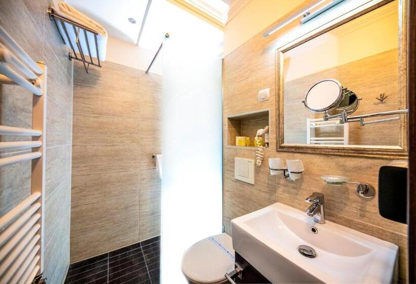 חדר משפחתי, Délibáb