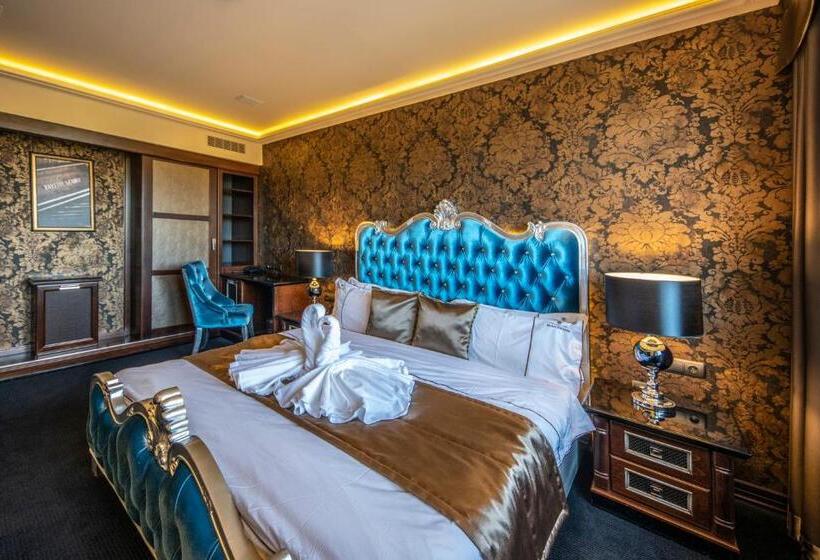 סוויטה קלאסית, Délibáb