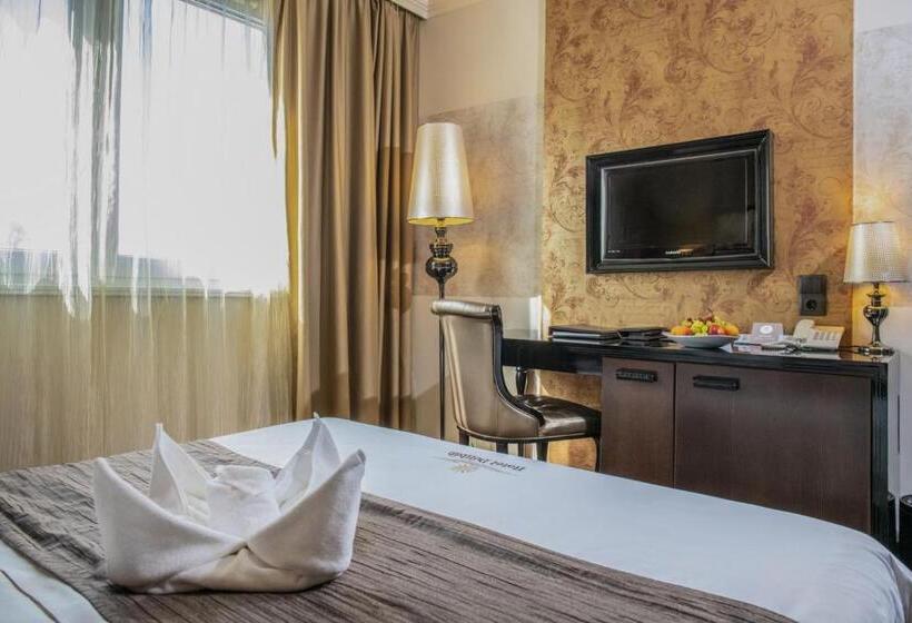 חדר קלאסי, Délibáb