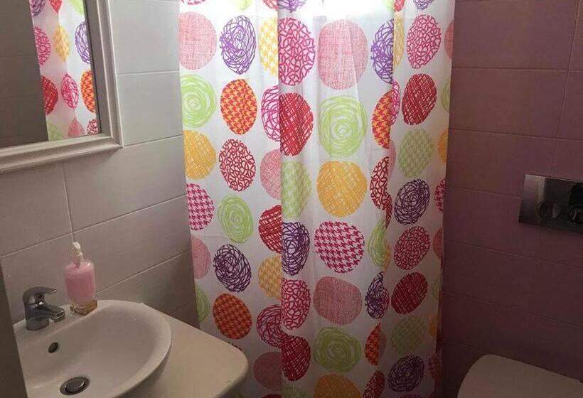 Economy Driepersoonskamer, Hellas