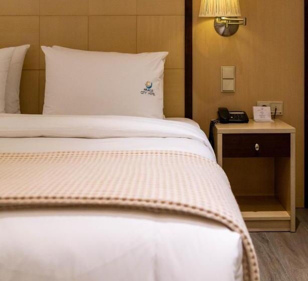 غرفة قياسية, Piraeus City