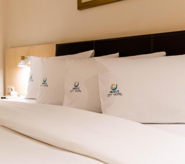 غرفة عائلية, Piraeus City