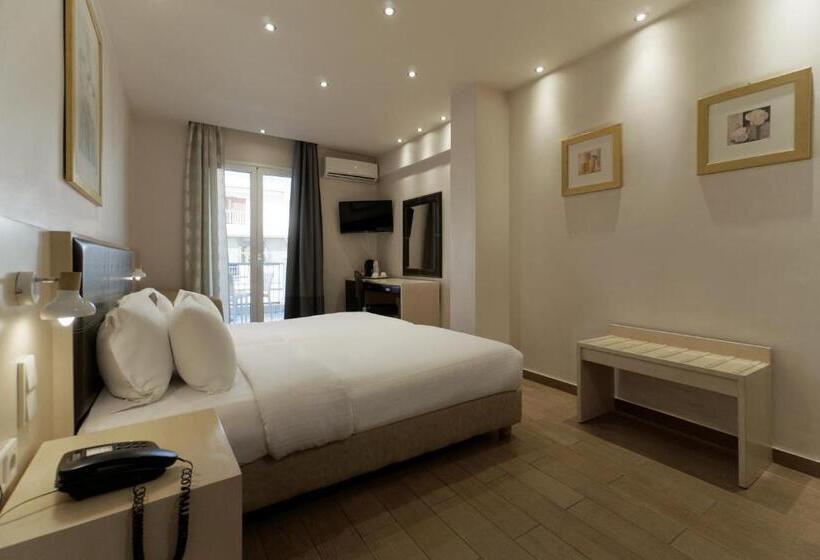 غرفة قياسية مزوَّدة بشُرفة, Piraeus City