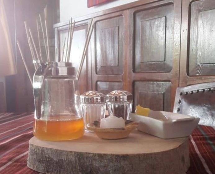 سوییت جونیور, Rancho Grande Inn