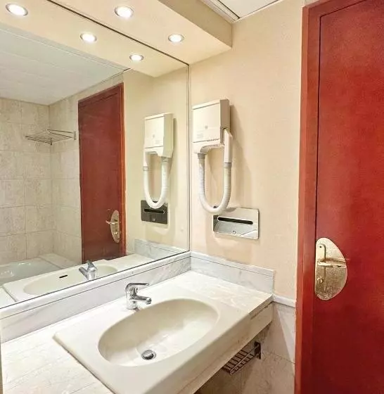 اتاق استاندارد با چشم‌انداز استخر, Rodos Palace