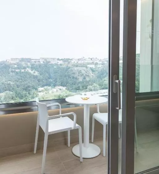 اتاق پریمیوم با چشم‌انداز باغ, Rodos Palace