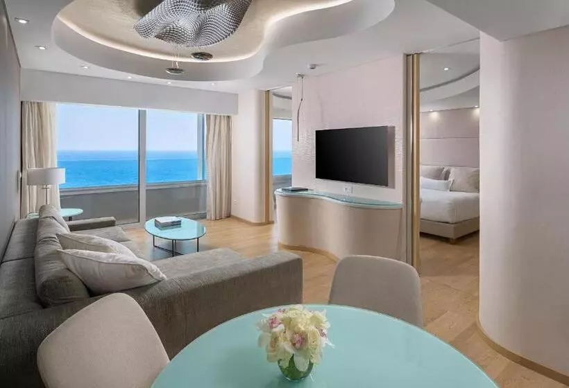 سوییت جونیور با چشم‌انداز دریا, Rodos Palace