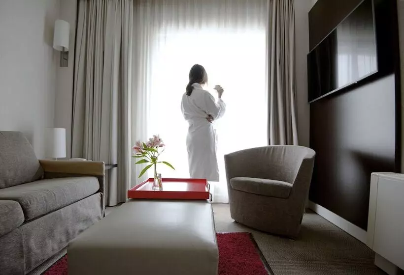 Perhehuone, Novotel Athens