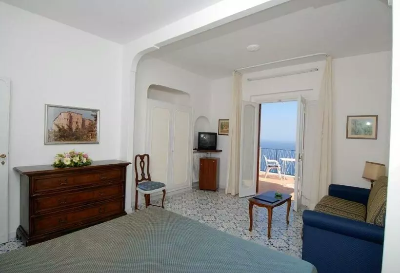 اتاق استاندارد با بالکن و چشمانداز دریا, Grand Hotel Excelsior