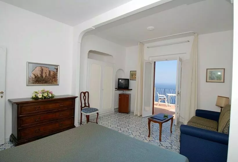 اتاق استاندارد با بالکن و چشمانداز دریا, Grand Hotel Excelsior