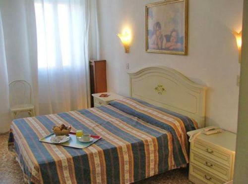 四人标准间, Airone