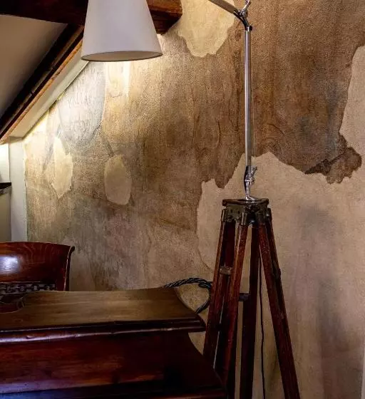 سوییت, Art Hotel Commercianti