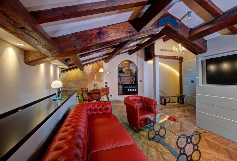 سوییت, Art Hotel Commercianti