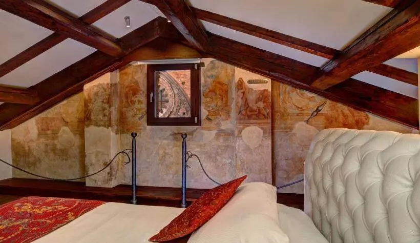 سوییت, Art Hotel Commercianti