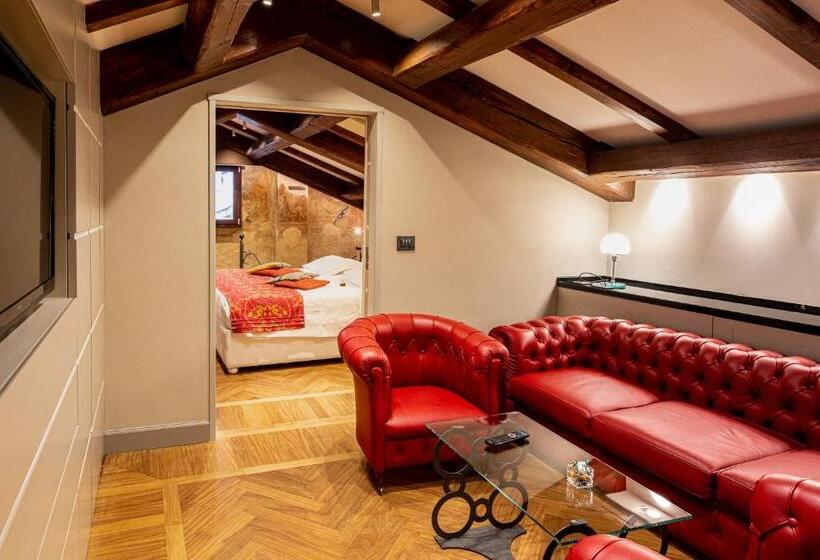 سوییت, Art Hotel Commercianti