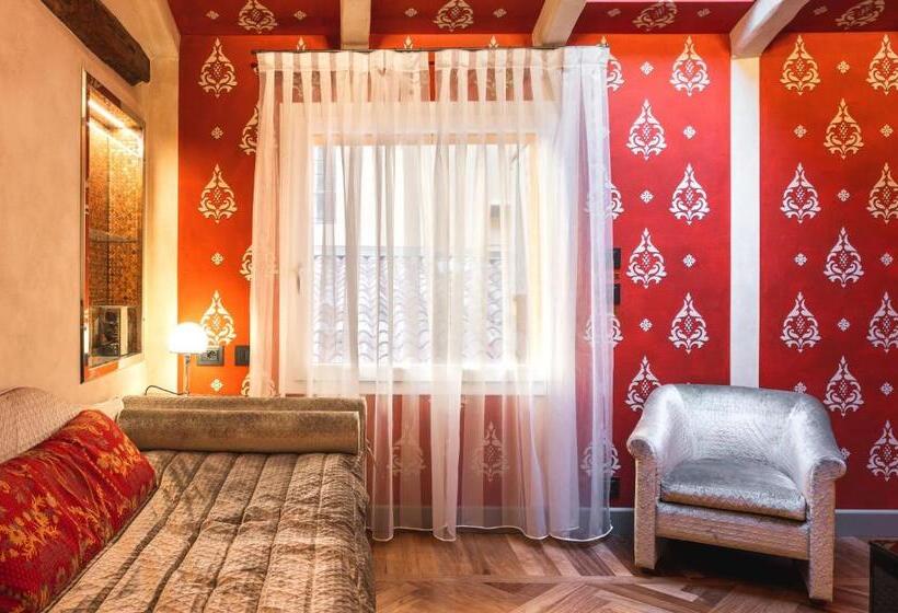 سوییت جونیور لوکس, Art Hotel Commercianti