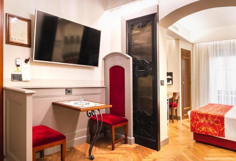 سوییت جونیور لوکس, Art Hotel Commercianti