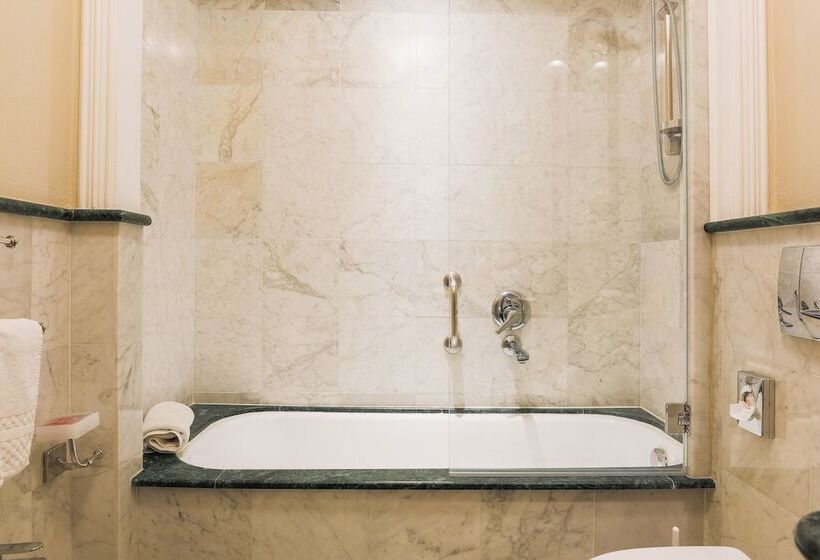 اتاق استاندارد یک نفره, Art Hotel Commercianti